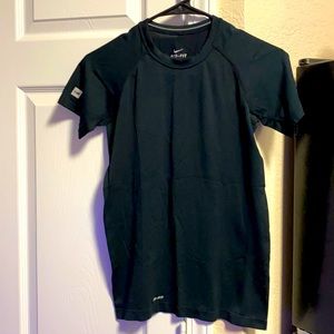 Sz Small Nike Dri-Fit S/S tee